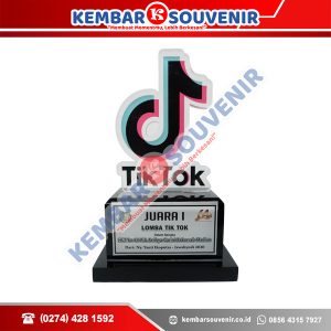Souvenir Wayang Kulit PT Distribusi Voucher Nusantara Tbk