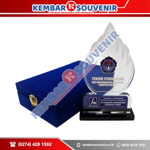 Model Piala Akrilik Direktorat Jenderal Informasi dan Diplomasi Publik