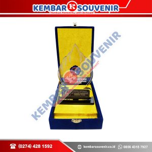 Piala Akrilik Murah Universitas Karyadarma Kupang