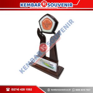 Trophy Akrilik Komite Inovasi Nasional