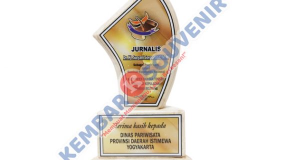 Piala Bahan Akrilik Kabupaten Karanganyar