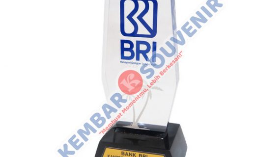 Trophy Akrilik Universitas Islam Riau