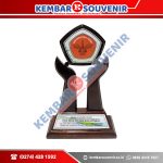 Model Piala Akrilik PT Marga Abhinaya Abadi Tbk